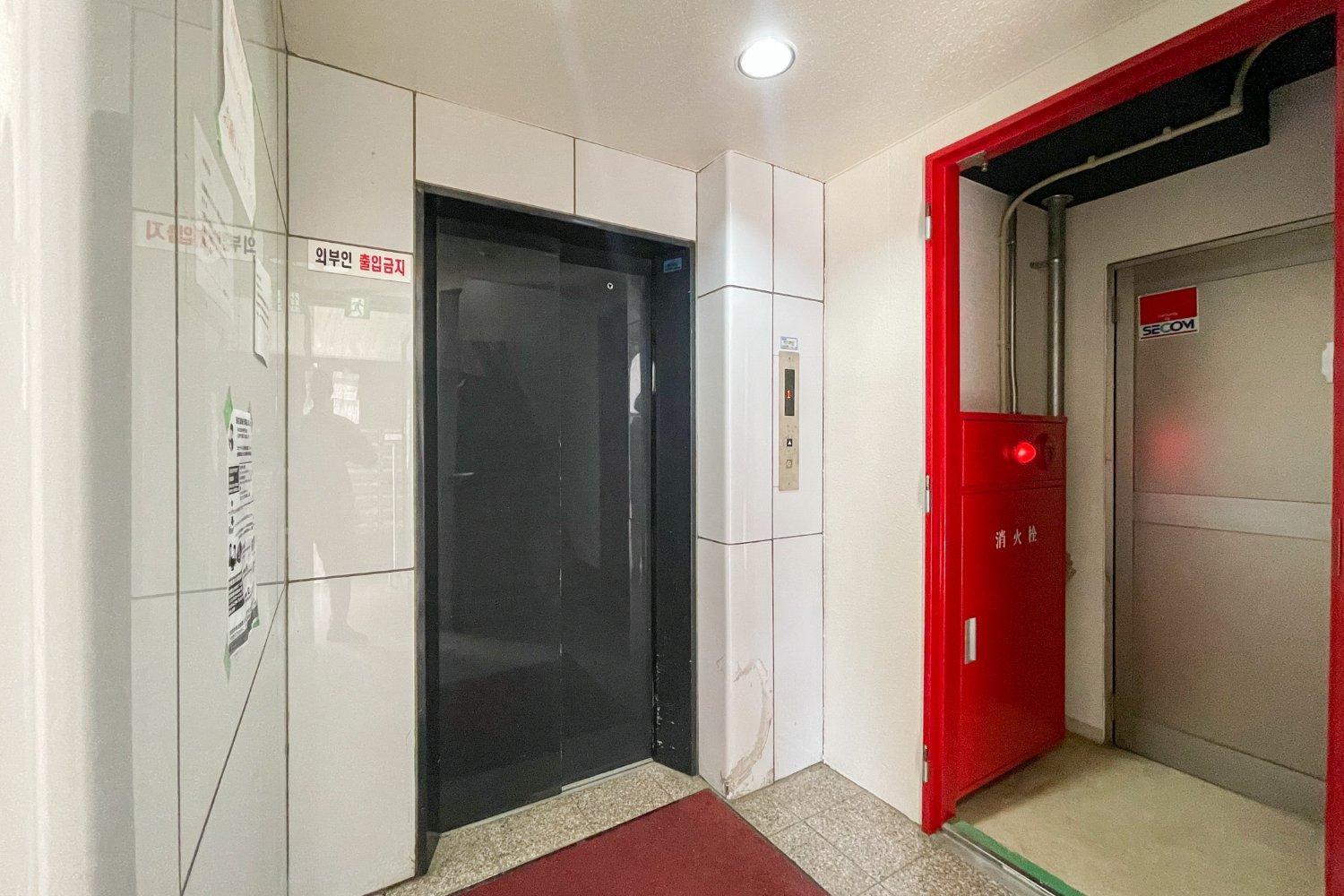 Osaka House Honkan Exterior photo